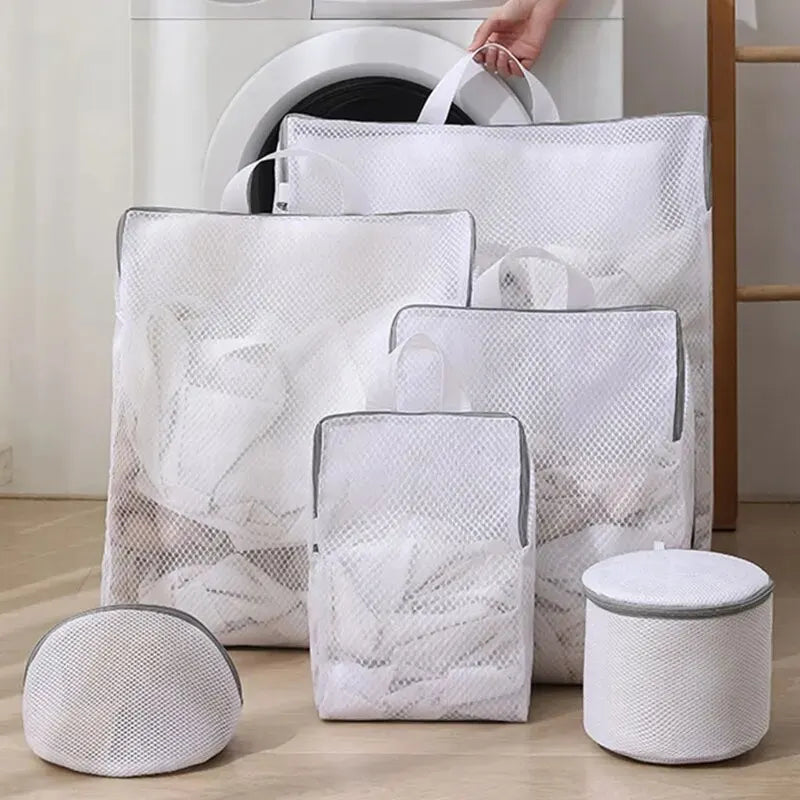 Tvättpåse mot mikroplast i tre olika storlekar